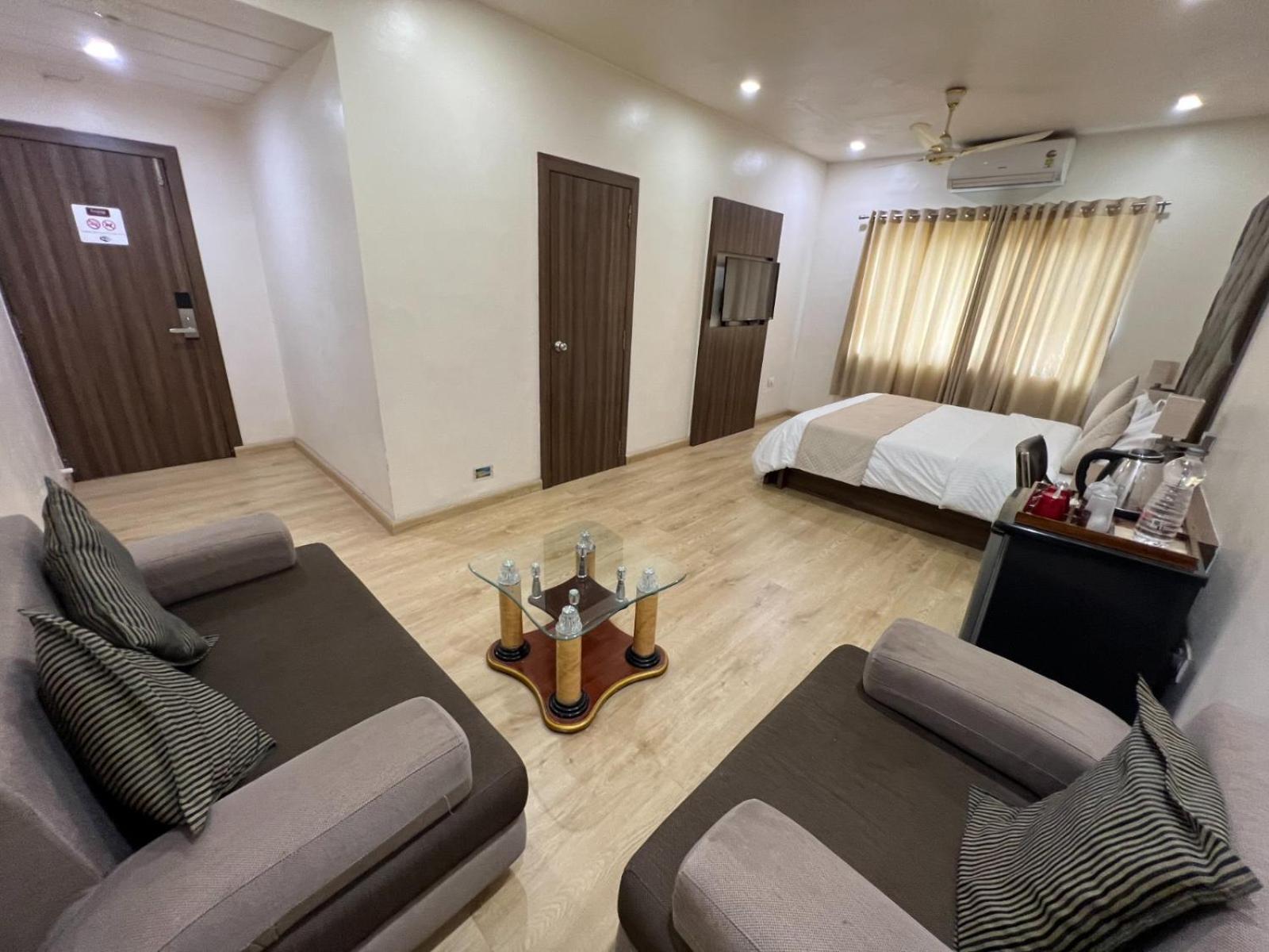 Hotel The Evergrand Palace Раджкот Экстерьер фото
